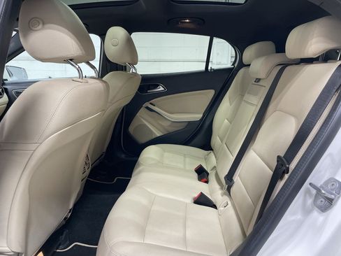 Used 2018 Mercedes-Benz GLA 250 4MATIC w/ Premium Package image 17