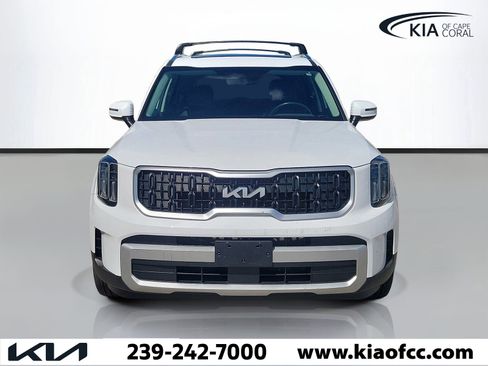 Used 2024 Kia Telluride EX w/ EX Captain's Chair Package AWD/4WD image 2