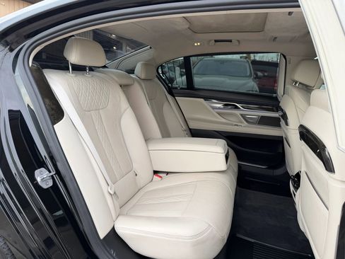 Used 2018 BMW 750i xDrive image 15