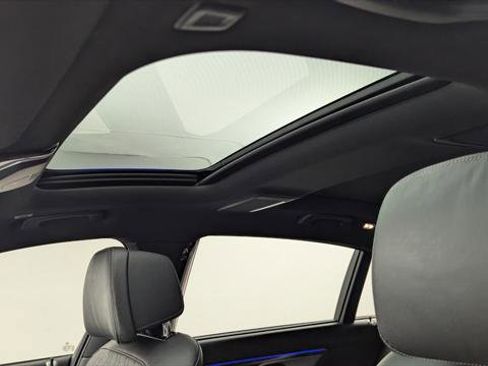 Used 2020 BMW 750i xDrive w/ Executive Package image 34