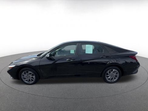 Used 2026 Hyundai Elantra Hybrid FWD image 9