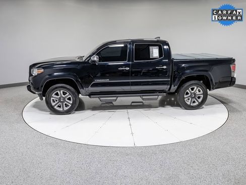 Used 2019 Toyota Tacoma Limited image 32