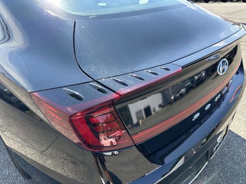 Used 2023 Hyundai Sonata SE w/ Cargo Package image 9