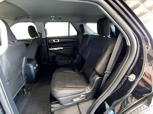 Used 2021 Ford Explorer XLT image 24