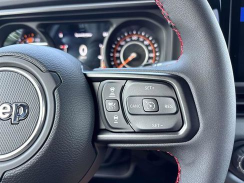 Certified 2024 Jeep Wrangler Unlimited Rubicon w/ Convenience Group image 12