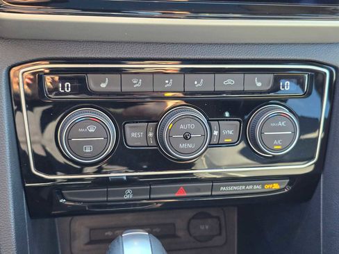 Used 2022 Volkswagen Atlas SEL image 32