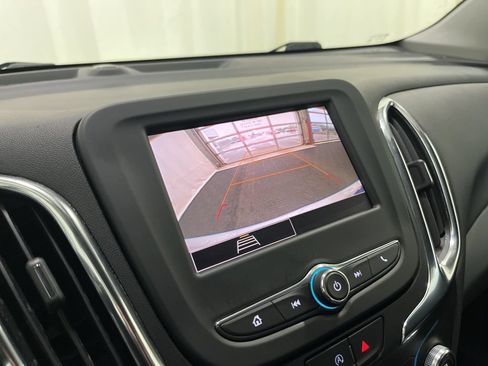 Used 2022 Chevrolet Equinox LT AWD/4WD image 11