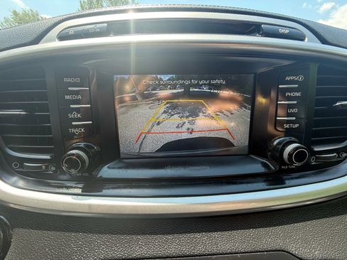 Used 2017 Kia Sorento LX w/ LX Convenience Package image 13