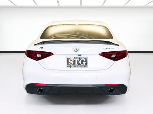 Used 2017 Alfa Romeo Giulia Ti w/ TI 19" Sport Package RWD image 5