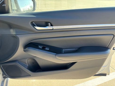 Used 2023 Nissan Altima 2.5 SV image 11