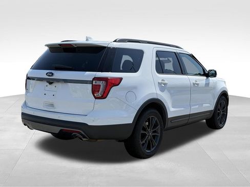 Used 2017 Ford Explorer XLT w/ Equipment Group 202A FWD image 26