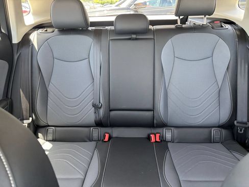 Used 2026 Volkswagen Tiguan SE AWD/4WD image 39