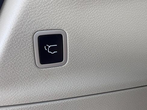 Used 2019 Chrysler Pacifica Touring Plus FWD image 9