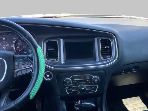 Used 2018 Dodge Charger SXT RWD image 6