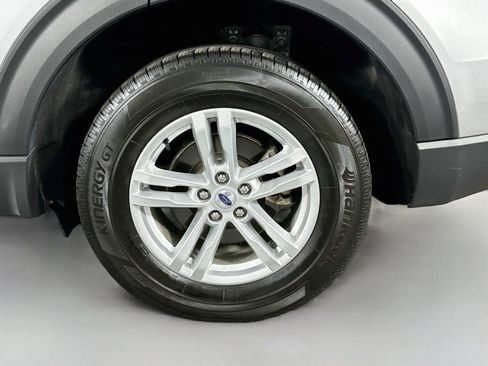 Used 2024 Ford Explorer XLT w/ Equipment Group 202A AWD/4WD image 30