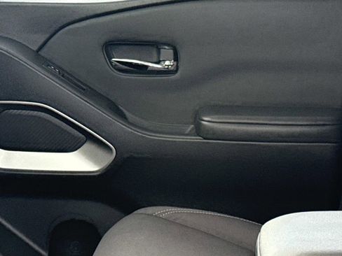 Used 2024 Nissan Frontier SV w/ SV Convenience Package image 21