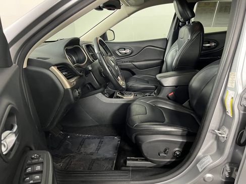 Used 2016 Jeep Cherokee Limited image 11
