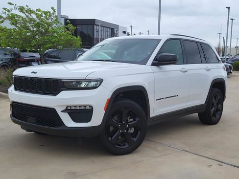 Used 2023 Jeep Grand Cherokee Limited w/ Black Appearance Package RWD image 1