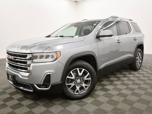 Used 2023 GMC Acadia SLT image 2