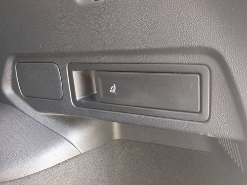 Used 2022 Volkswagen Tiguan SE w/ Panoramic Sunroof Package FWD image 15