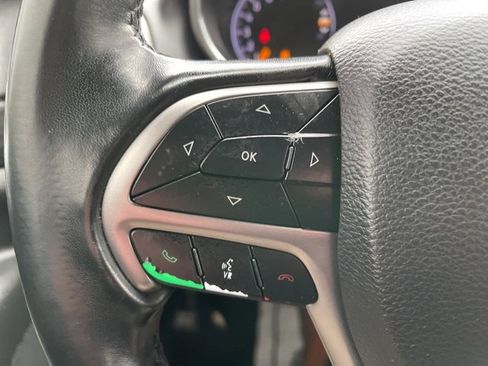 Used 2020 Jeep Grand Cherokee Laredo image 20