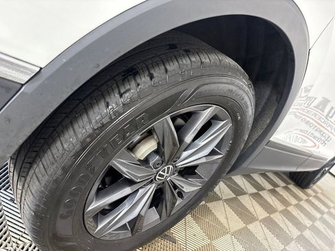 Used 2023 Volkswagen Tiguan SE w/ Panoramic Sunroof Package AWD/4WD image 30