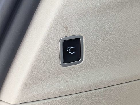 Used 2023 Chrysler Pacifica Limited FWD image 13