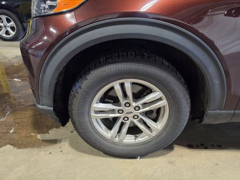 Used 2020 Ford Explorer XLT w/ Comfort Package AWD/4WD image 3