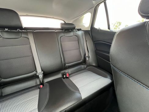 Used 2025 Chevrolet Trax LT FWD image 42