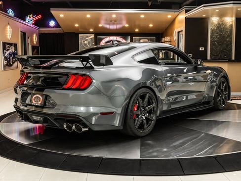 Used 2022 Ford Mustang Shelby GT500 w/ Carbon Fiber Track Pack RWD image 11