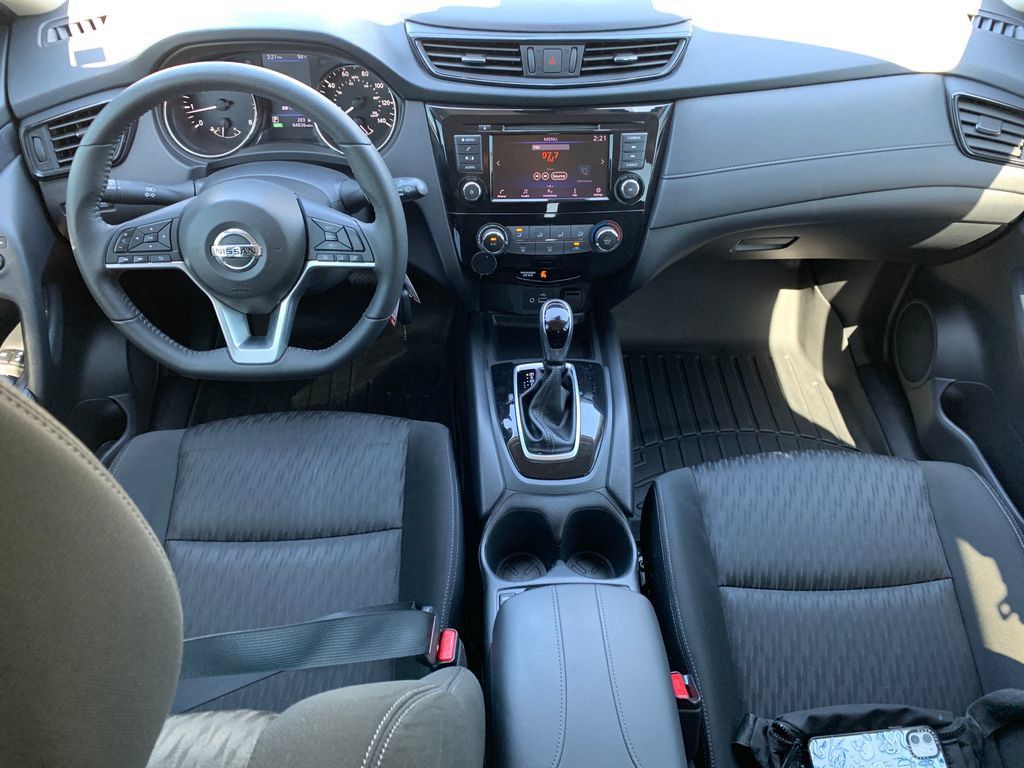 Used 2019 Nissan Rogue S w/ Special Edition Package FWD image 17