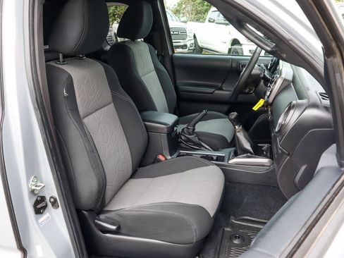 Used 2020 Toyota Tacoma TRD Sport AWD/4WD image 42