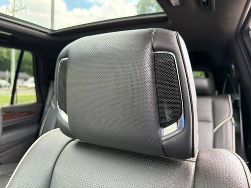 Used 2022 Cadillac Escalade Premium Luxury w/ Performance Package AWD/4WD image 23