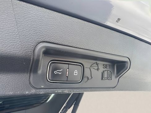Used 2021 Ford Explorer XLT w/ Equipment Group 202A AWD/4WD image 12