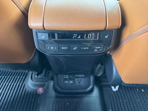 Used 2023 Toyota Highlander Platinum AWD/4WD image 21