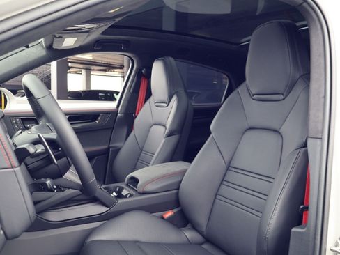 New 2026 Porsche Cayenne GTS AWD/4WD image 5