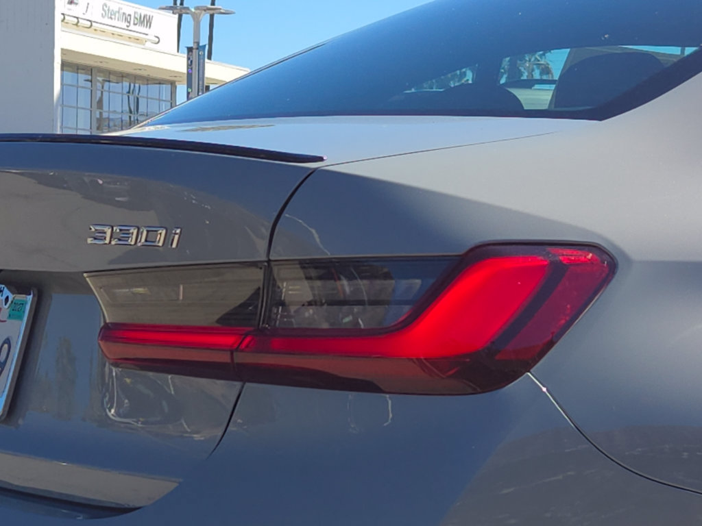 Used 2026 BMW 330i Sedan w/ M Sport Package RWD image 4