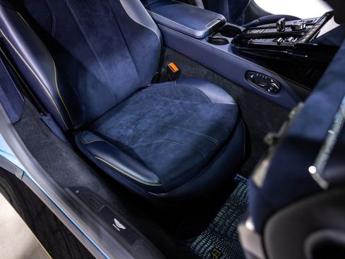 Used 2025 Aston Martin V8 Vantage Coupe image 30