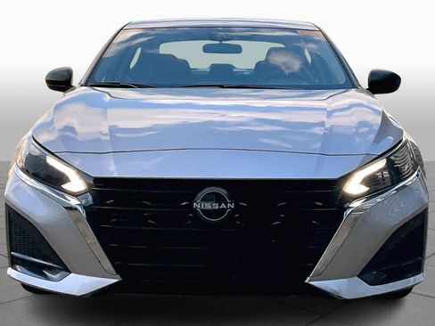 Used 2024 Nissan Altima 2.5 SV image 3