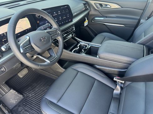 New 2026 Chevrolet Traverse LT w/ Midnight/Sport Edition AWD/4WD image 9