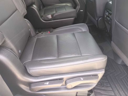 Used 2023 Chevrolet Tahoe Z71 w/ Luxury Package AWD/4WD image 28
