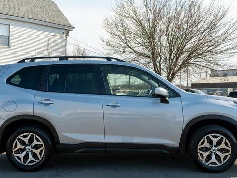 Used 2023 Subaru Forester Premium AWD/4WD image 5