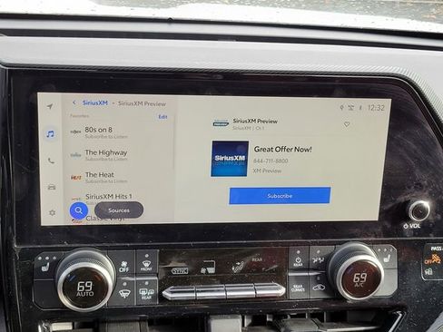 Used 2023 Toyota Highlander XSE image 20