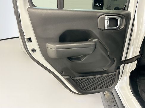 Used 2023 Jeep Wrangler Unlimited AWD/4WD image 27