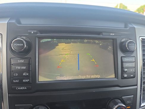 Used 2018 Nissan Titan SV w/ SV Convenience Package image 65