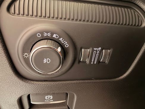 Used 2025 Jeep Wagoneer 4WD image 40