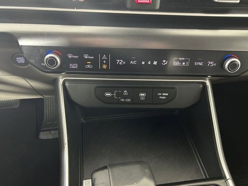 Certified 2025 Kia Carnival image 31