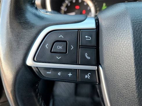 Used 2023 Toyota Highlander XLE image 15