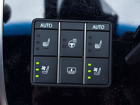 Used 2023 Lexus LS 500 F Sport w/ Cold Weather Package (CK) RWD image 29