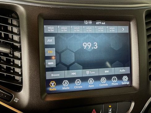 Used 2022 Jeep Cherokee Trailhawk image 21